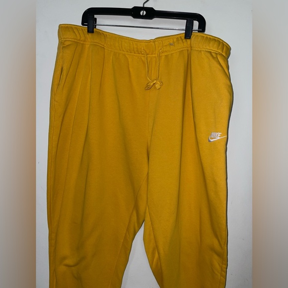 NWOT Nike Sweatpants Joggers - Picture 2 of 5